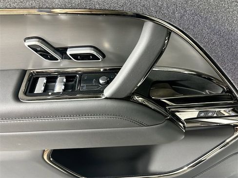 Used 2025 Land Rover Range Rover Sport SE image 20