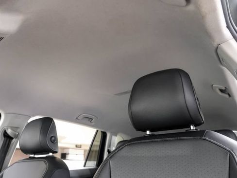 Used 2021 Volkswagen Tiguan SEL FWD image 35