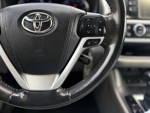 Used 2019 Toyota Highlander Plus w/ Protection Package #3 AWD/4WD image 27