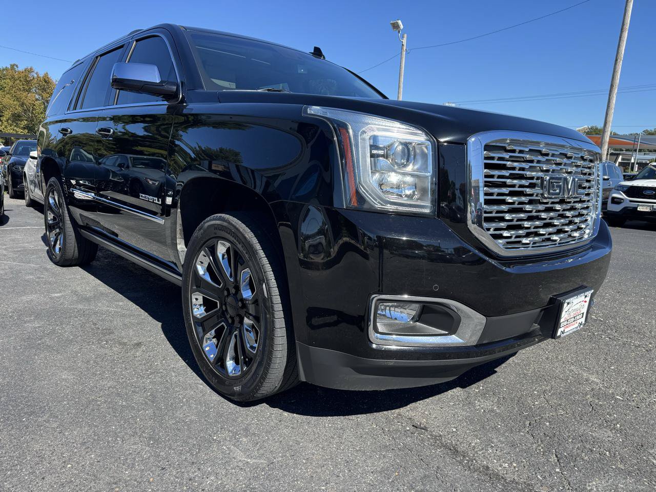 Used 2019 GMC Yukon Denali w/ Denali Ultimate Package AWD/4WD image 3