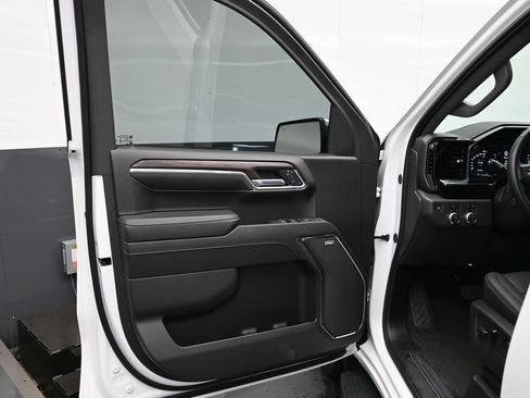 Used 2024 GMC Sierra 1500 SLT w/ SLT Premium Plus Package AWD/4WD image 8