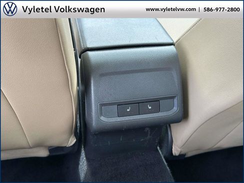 Used 2020 Volkswagen Jetta SE w/ SE Cold Weather Package image 11