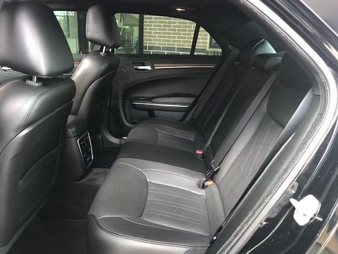 Used 2018 Chrysler 300 C w/ Sun, Sound & Nav Package RWD image 7