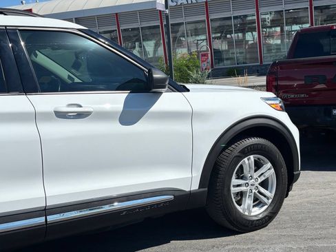 Used 2021 Ford Explorer XLT AWD/4WD image 4