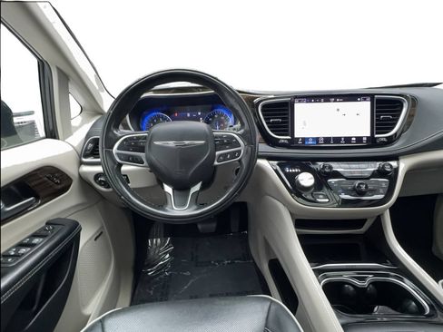 Used 2022 Chrysler Pacifica Limited FWD image 34