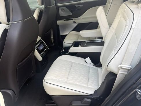Used 2023 Lincoln Aviator Black Label Grand Touring w/ Class IV Trailer Tow Package AWD/4WD image 11