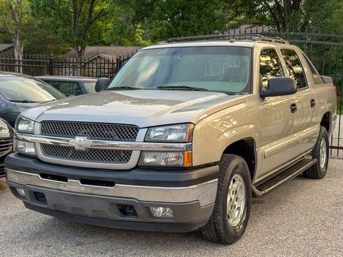 Used 2005 Chevrolet Avalanche LS w/ Avalanche South-West Package RWD image 4