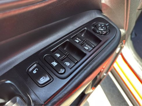 Used 2017 Jeep Renegade Altitude image 34