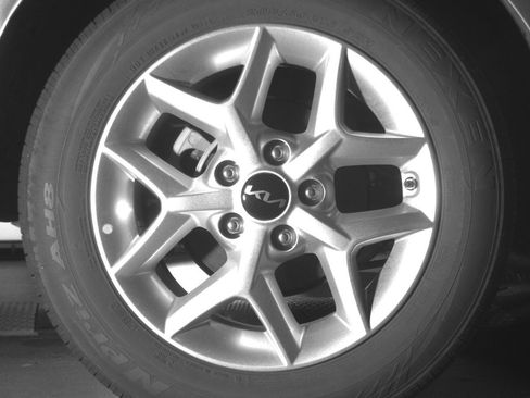 Used 2025 Kia Soul LX w/ LX Technology Package FWD image 15