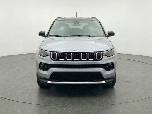 Used 2025 Jeep Compass Limited AWD/4WD image 2