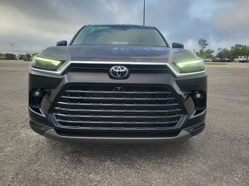 Used 2024 Toyota Grand Highlander AWD image 5