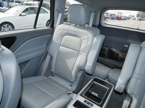 Used 2020 Lincoln Aviator Reserve w/ Equipment Group 201A image 12