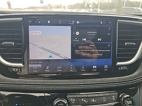 Used 2021 Chrysler Pacifica Limited w/ Uconnect Theater Family Group image 33