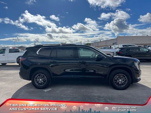 Used 2025 GMC Acadia Elevation image 8