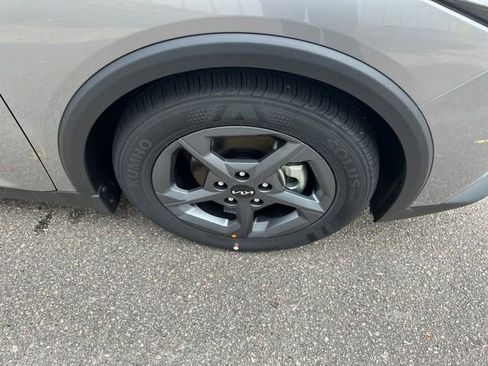 New 2025 Kia K4 LXS image 13