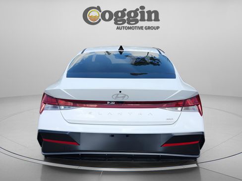 New 2026 Hyundai Elantra Limited FWD image 4