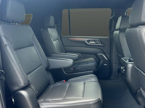 Used 2025 GMC Yukon XL Denali AWD/4WD image 23