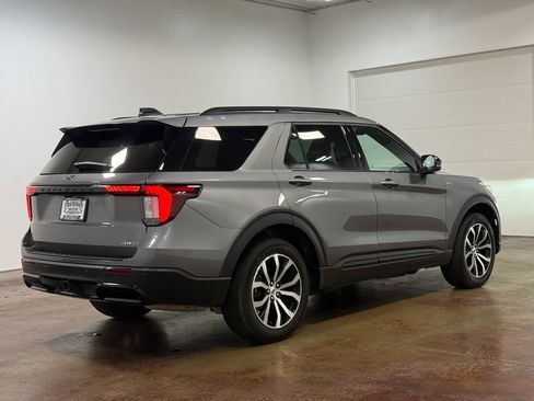 Used 2025 Ford Explorer ST-Line AWD/4WD image 4