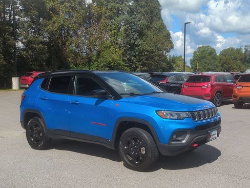 Used 2024 Jeep Compass Trailhawk AWD/4WD image 3