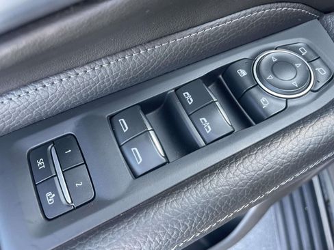 Used 2022 GMC Yukon Denali AWD/4WD image 18