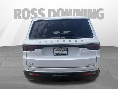Used 2024 Jeep Wagoneer Series II w/ Flexible Seating Group RWD image 5
