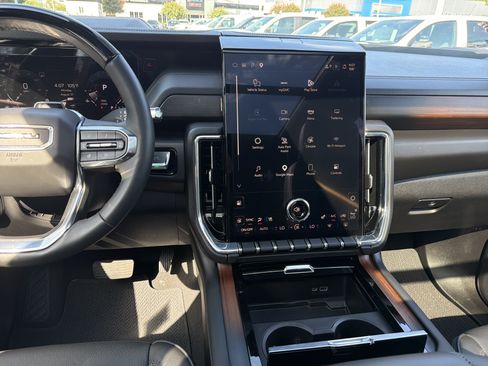 Used 2025 GMC Yukon XL Denali w/ Denali Reserve Package AWD/4WD image 30