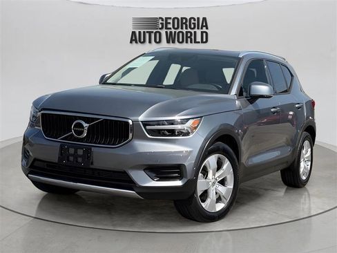 Used 2019 Volvo XC40 T5 Momentum image 3