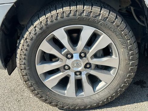 Used 2017 Toyota Sequoia Limited w/ Safety & Convenience Package AWD/4WD image 17