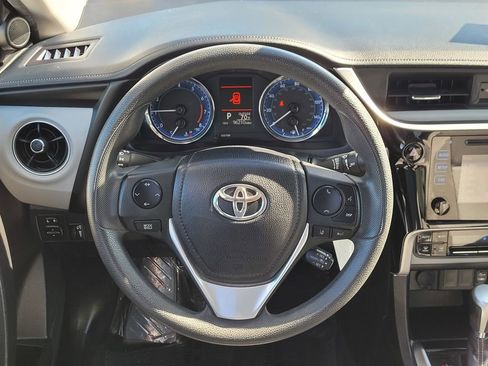 Used 2018 Toyota Corolla LE image 12