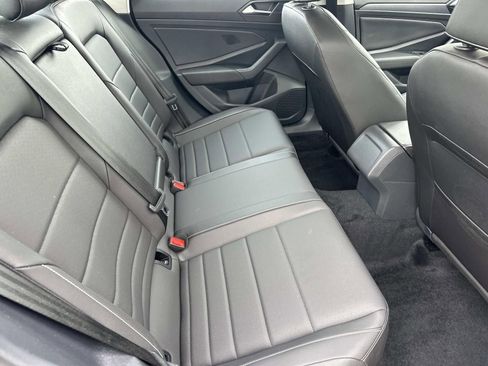 Certified 2024 Volkswagen Jetta SE w/ Panoramic Sunroof Package image 11