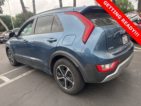 Used 2023 Kia Niro EX image 4