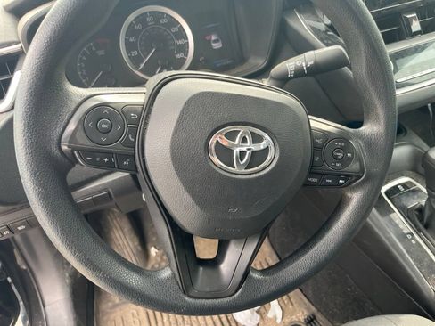 Used 2020 Toyota Corolla LE FWD image 11