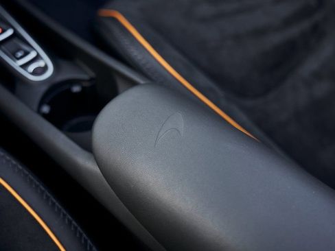 Used 2025 McLaren Artura Spider RWD image 57