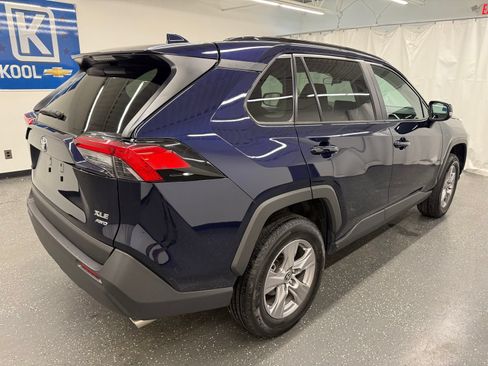 Used 2025 Toyota RAV4 XLE AWD/4WD image 2
