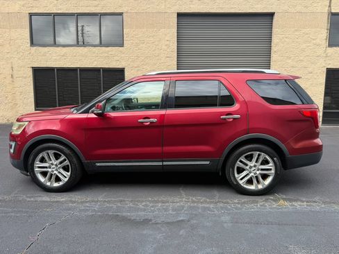 Used 2017 Ford Explorer Limited FWD image 3
