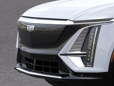 New 2026 Cadillac Lyriq Luxury w/ LPO, Floor Liner Package AWD/4WD image 37