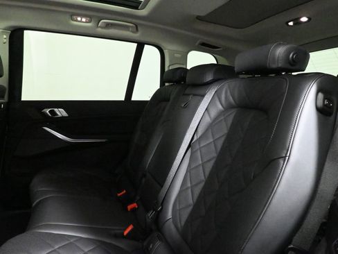 Used 2025 BMW X7 xDrive40i w/ Premium Package image 4