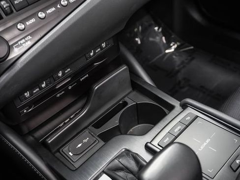 Used 2019 Lexus ES 300h w/ Premium Package FWD image 17
