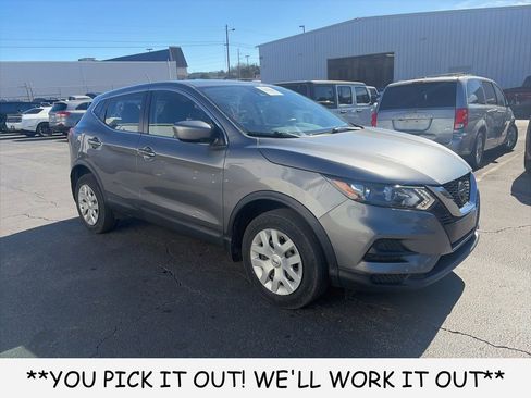 Used 2020 Nissan Rogue Sport S image 1