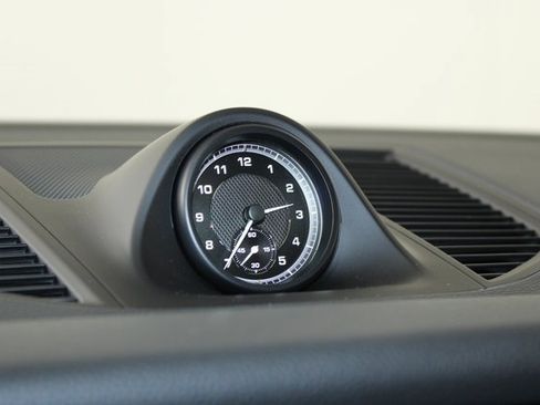 Certified 2025 Porsche Macan image 17