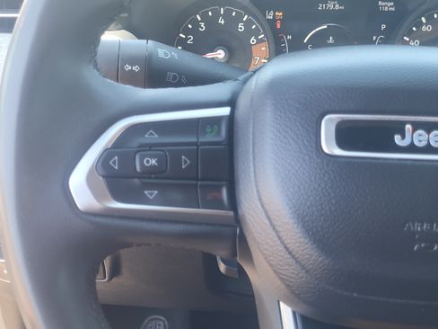 Used 2024 Jeep Compass Latitude AWD/4WD image 12