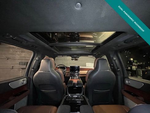 Used 2022 Lincoln Navigator Reserve image 4