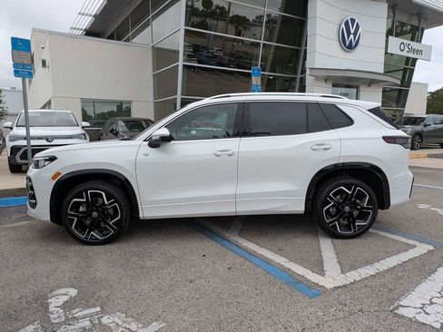 New 2026 Volkswagen Tiguan SEL R-Line AWD/4WD image 3