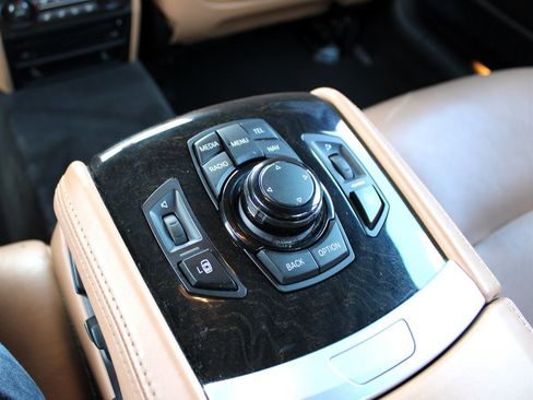 Used 2013 BMW 750Li image 22