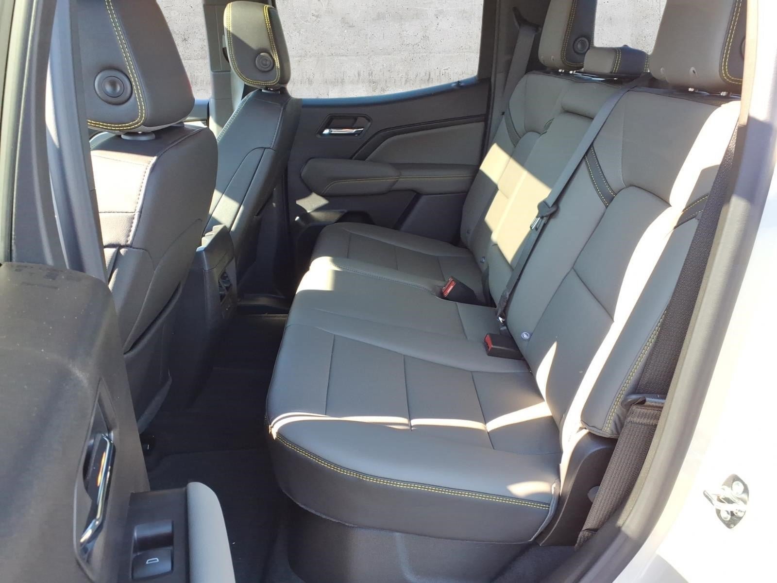 New 2026 Chevrolet Colorado ZR2 w/ Technology Package AWD/4WD image 7