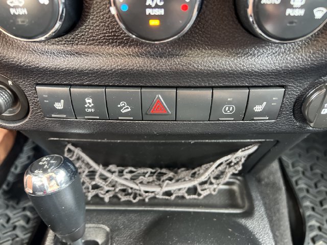 Used 2013 Jeep Wrangler Unlimited Sahara w/ Connectivity Group AWD/4WD image 24