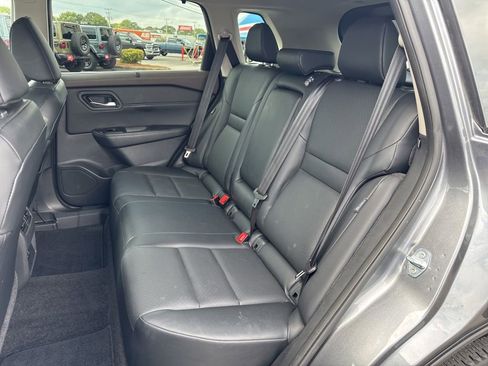 Used 2023 Nissan Rogue SV w/ SV Premium B Package image 19