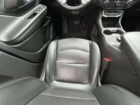 Used 2023 GMC Terrain SLT image 13