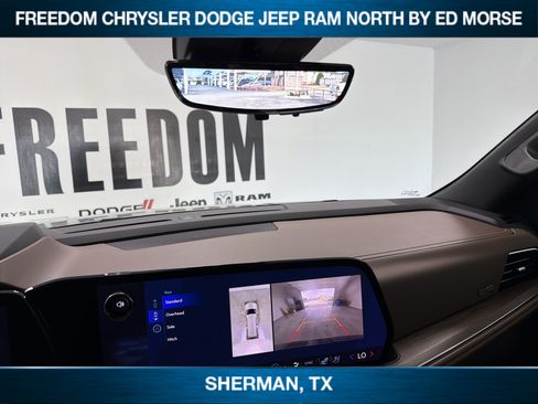 Used 2025 Chevrolet Suburban High Country AWD/4WD image 16