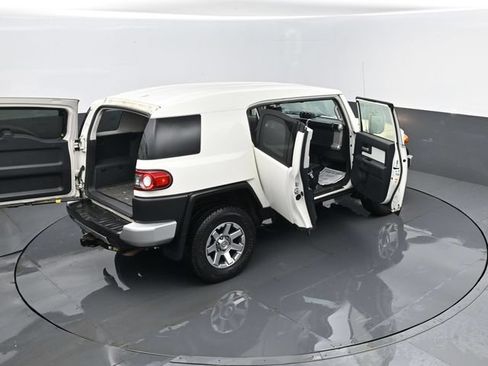 Used 2014 Toyota FJ Cruiser 4WD w/ Upgrade Package image 26